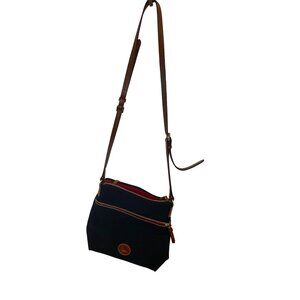 Women’s Dooney & Bourke purse/handbag/shoulder bag black brown SKU 889